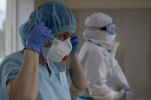 В Україні COVID-19 діагностували майже в 7,5 тисячі медпрацівників