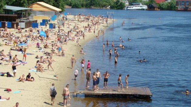 На всіх київських пляжах купатися не рекомендується - Кличко