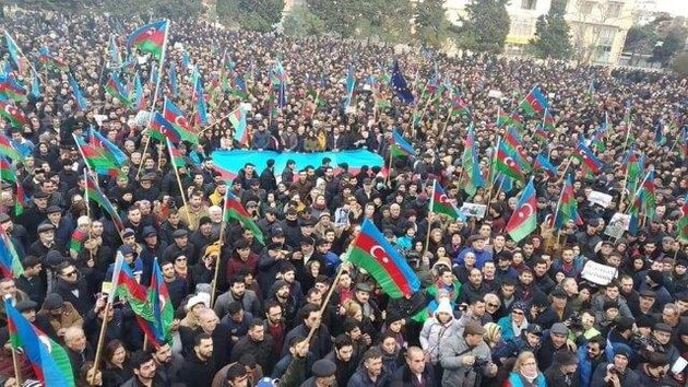  Жителі Баку вийшли на мітинг в підтримку армії