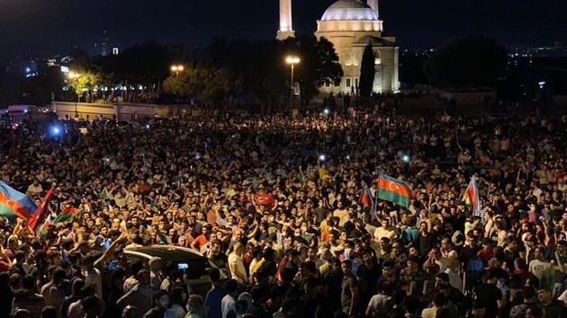 В Азербайджане прошли митинги с призывом объявить в стране мобилизацию