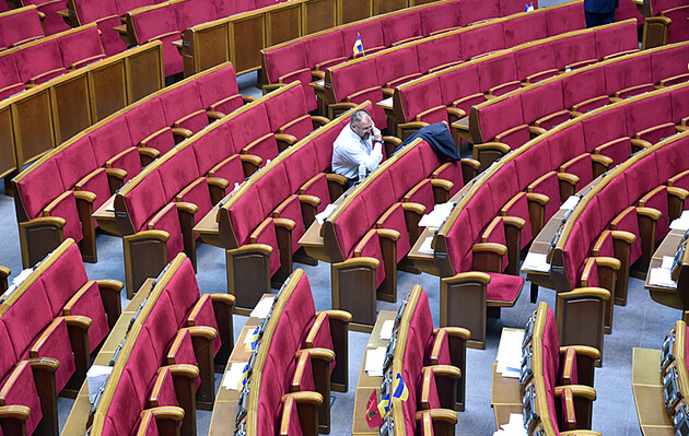 Рада хочет определить уважительные причины для отсутствия народных депутатов на пленарных заседаниях 