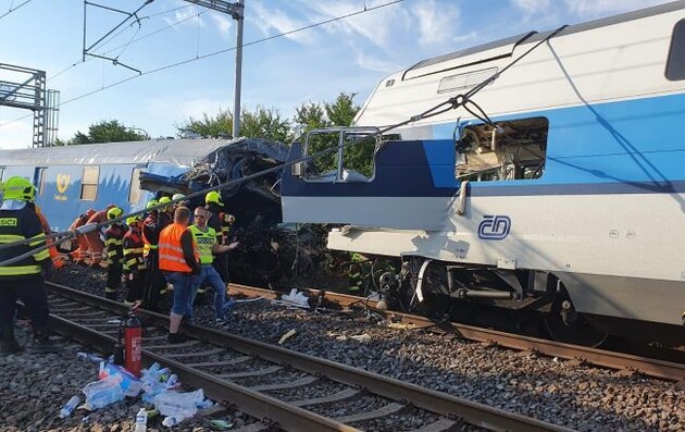 В Чехии столкнулись два поезда: есть погибший, десятки пострадавших