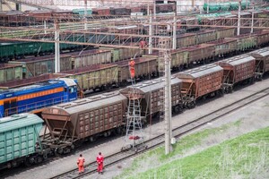 Кабмин запретил ввозить в Украину российские железнодорожные вагоны 