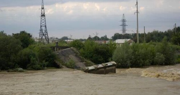 «Разрушеные наводнением электросети в Прикарпатье не возможно восстановить без крупных капиталовложений», - техдиректор «Прикарпатьеоблэнерго» Сеник