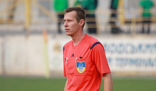 Украинского футбольного арбитра избили после матча - СМИ