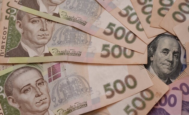 Нацбанк резко ослабил гривню к доллару на фоне назначения Шевченко