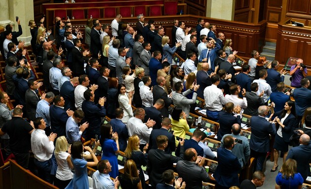 Парламент внес изменения в закон 