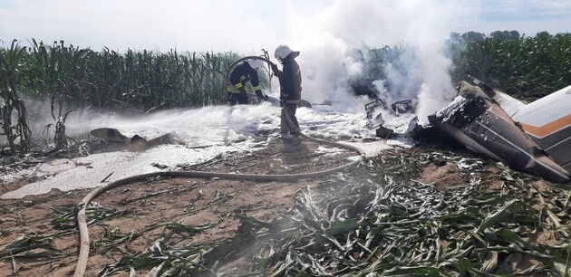В Киевской области упал и загорелся легкомоторный самолет