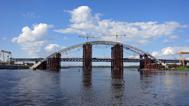 Нацполиция провела 17 обшуків у справі розкрадань на будівництві Подільського мосту в Києві