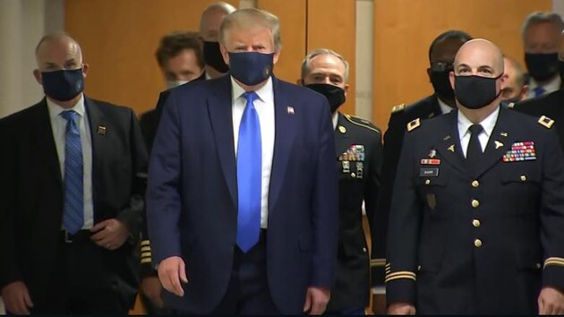 Трамп висловився проти обов'язкового носіння масок під час пандемії COVID-19