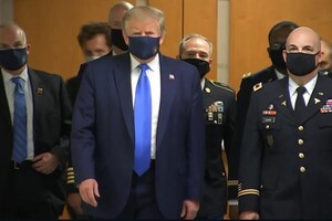 Трамп висловився проти обов'язкового носіння масок під час пандемії COVID-19