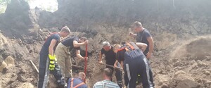 Оползни на нелегальных карьерах сразу в двух областях: погибли три человека, один из них – ребенок