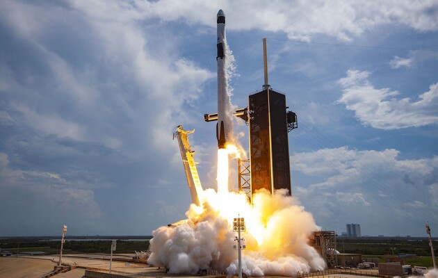 Ракета-носитель Falcon 9 компании SpaceX Илона Маска вывела на орбиту военный спутник связи Южной Кореи: трансляция