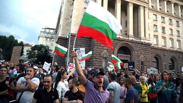 Протесты в Болгарии: тысячи людей требуют отставки правительства
