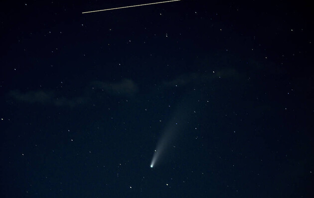 NASA показало новый снимок кометы NEOWISE из космоса
