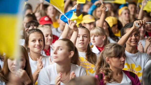 В Украине планируют снизить официальный возраст молодежи