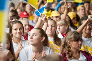 В Украине планируют снизить официальный возраст молодежи