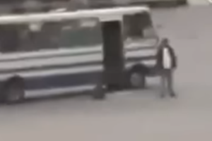 Вышел и поднял руки: появилось видео момента задержания луцкого террориста 