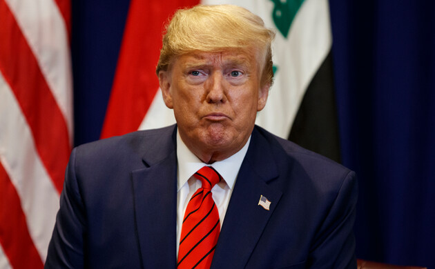 Трамп призвал молодежь избегать многолюдных баров из-за угрозы распространения коронавируса.