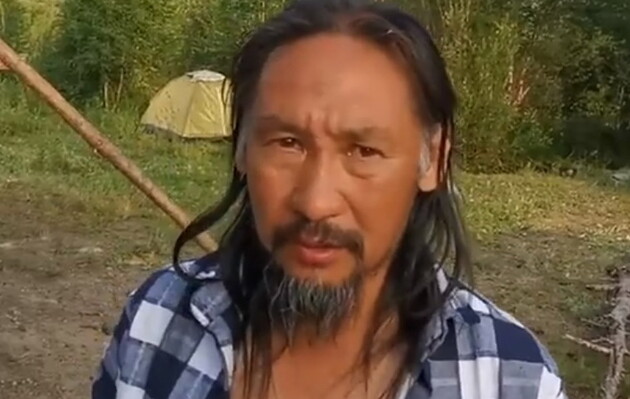 Якутский шаман Александр Габышев отправился пешком в Москву "выгонять Путина" в марте прошлого года