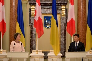 Зеленский и президент Швейцарии встретили гуманитарную помощь в Донбассе