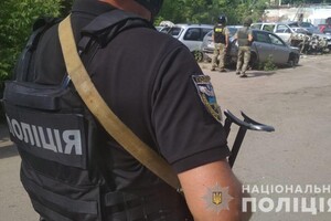 У Полтаві поліція проводить спецоперацію із затримання автозлодія з гранатою