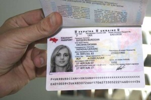 Украинцам выдали в два раза меньше загранпаспортов, чем в 2019 году
