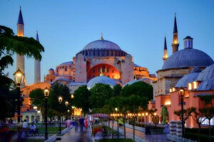 Мусульмане получили возможность молиться в Святой Софии 24 часа в сутки
