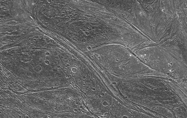 Вчені розповіли про появу тріщин на супутнику Юпітера