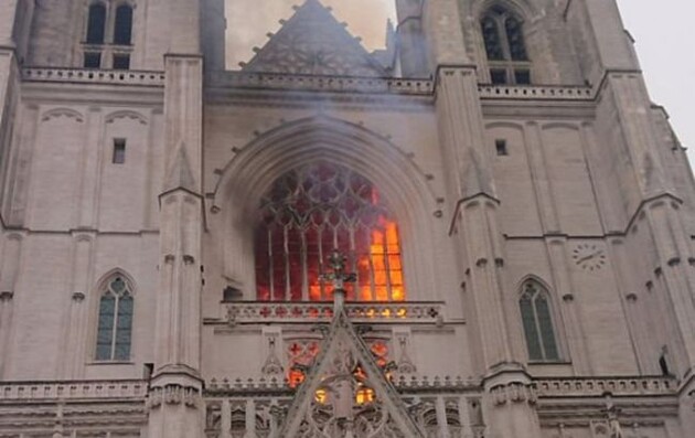 Пожежа в Нантском соборі: підозрюваний зізнався у підпалі