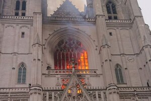 Пожар в Нантском соборе: подозреваемый признался в поджоге