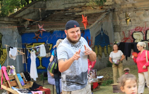 В автомобіль активіста стріляли з "травматів"