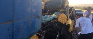 В Криму мікроавтобус в'їхав в КамАЗ з причепом: загинули дев'ять осіб
