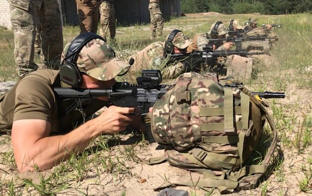 Спецназовцы ГПСУ получили новые штурмовые винтовки