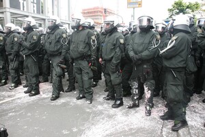 Протесты против карантина в Берлине: пострадали 18 правоохранителей