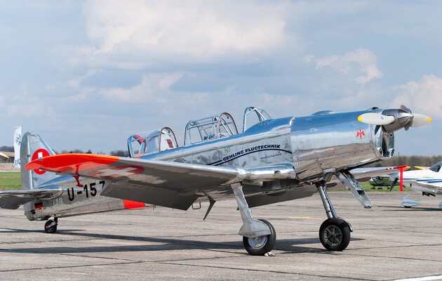 Двомісний Pilatus P-2 упав з сорокаметрової висоти