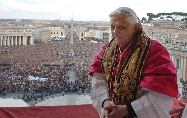 В Ватикане рассказали о самочувствии 93-летнего папы римского Бенедикта XVI