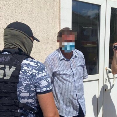 Службовця Київської ОДА затримали на великому хабарі