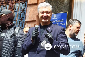 Суд отменил арест картин из коллекции Порошенко