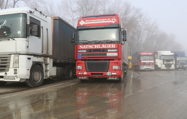В Киеве ограничили движение грузовиков