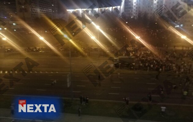 Милицейский автозак протаранил толпу протестующих в Минске