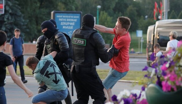 На поранених, заарештованих, покалічених: постраждалим протестантам в Білорусі зібрали $ 1 млн