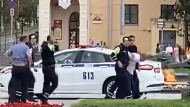 Українці привернули увагу силовиків, коли знімали затримання випадкового перехожого