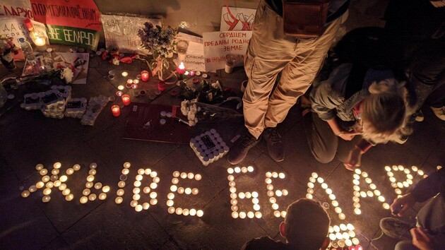 Російські поліцейські ефективно нейтралізували свічки і квіти