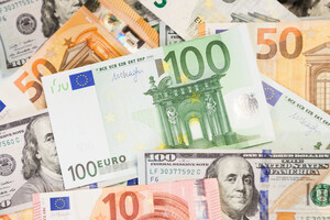 Курс валют: гривна укрепилась к доллару и евро
