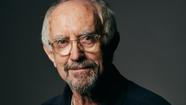 Джонатан Прайс зіграє принца Філіпа