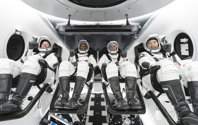 NASA і SpaceX відправлять астронавтів на МКС