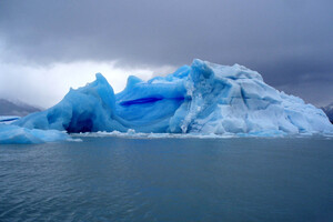 Гренландський крижаний щит пройшов точку неповернення через глобальне потепління