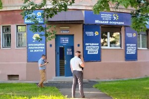 У Полтаві заарештували чоловіка за підозрою в нападі на офіс ОПЗЖ