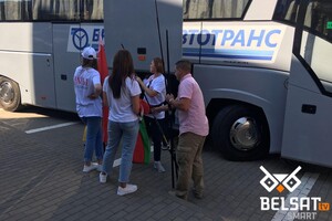 Протесты в Беларуси: бюджетников свозят на митинг в поддержку Лукашенко